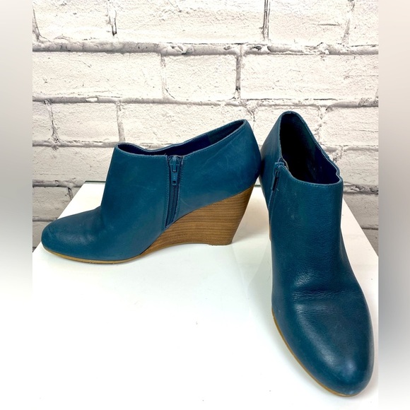 Nine West Oriano Blue Leather Wooden Wedge Ankle Boots Wedge Booties Size 9 - Picture 1 of 12